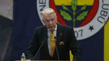 Uğur Dündar, Fatih Karagümrük maçında çalınmayan penaltı hakkında sosyal medyada eleştiride bulundu.