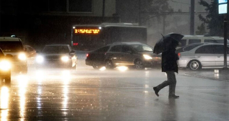 İstanbul’da Yaşanan Sağanak Yağış, Trafiği Durma Noktasına Getirdi