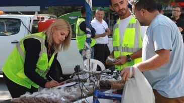 BaşkanDeveciler Dünya Hayvanları Muhafaza Gününü Hayvanseverler ile Kutladı