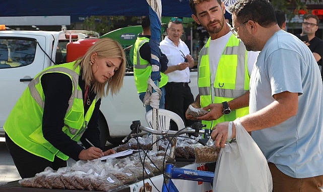 BaşkanDeveciler Dünya Hayvanları Muhafaza Gününü Hayvanseverler ile Kutladı