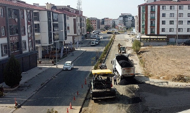 Gruplar Yol ve Kaldırım Çalışmalarını Sürdürüyor