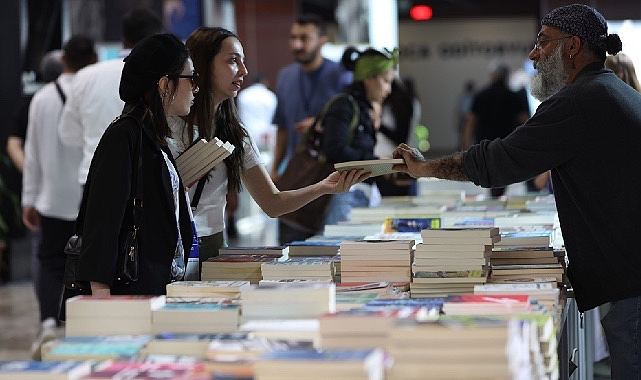 Kitap Fuarı Kapılarını Kocaeli Marşıyla Açtı