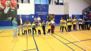 Küçükçekmece’de 3 Bin 600 Öğrenciye Spor Materyali Dağıtıldı