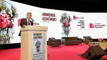 Milletlerarası Homeros Şenliği dolu dizgin devam ediyor