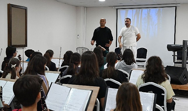 100 kişilik Kemer Belediyesi Cumhuriyet Orkestrası kutlamalara hazır