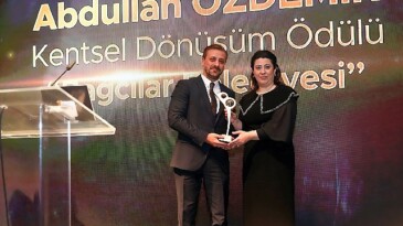 Abdullah Özdemir “Kentsel Dönüşüm” Alanında Mükafata Layık görüldü