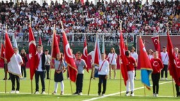 Aliağa Cumhuriyet İçin Atatürk Stadına Koştu