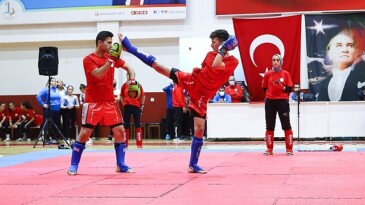 Bayraklı’da Cumhuriyet coşkusu sporla başladı!