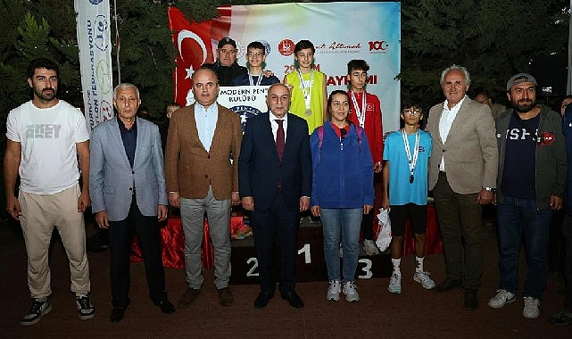 Cumhuriyetin 100. Yılına Özel Laser Run Yarışları Atatürk Botanik Bahçesi’nde düzenlendi