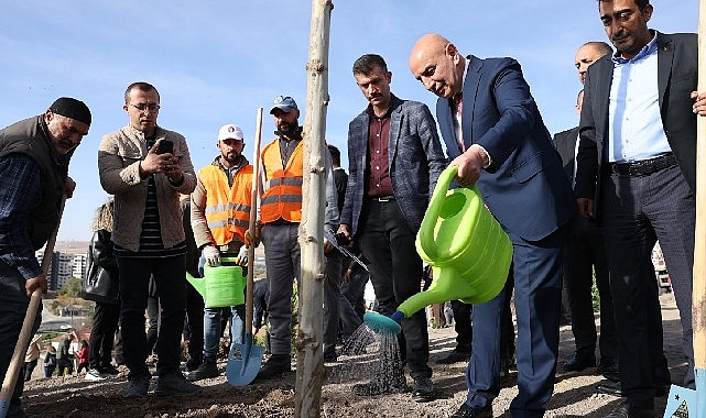 Cumhuriyet’in 100.yılına özel 100 bininci fidan toprakla buluşturuldu