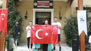 Deü öğrencileri cumhuriyet için yürüdü