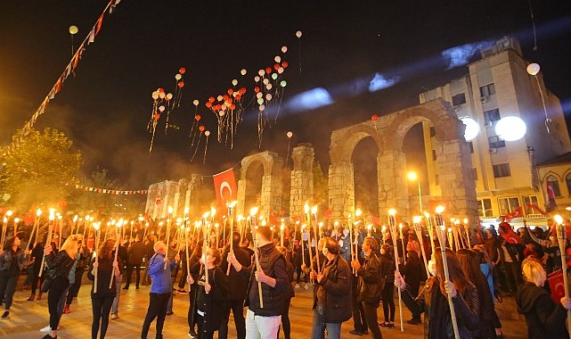 Efes selçuk cumhuriyetin 100 yılını coşkuyla kutladı