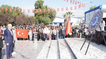 Ege Üniversitesinde “Cumhuriyetin 100 Yılı Anıtı” merasimle açıldı