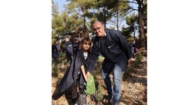 Enerjisa Üretim’den Çanakkale’deki Arıcılara Ekipman ve Fidan Dayanağı