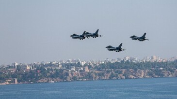 F-16’lardan Antalya semalarında harika şov