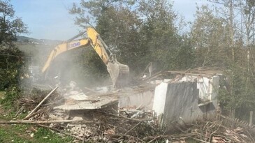 Gölcük’te meruk ve orta hasarlı 123 bina yıkıldı