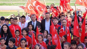 Gölcük’te öğrenciler 100.yıl coşkusu için koştu