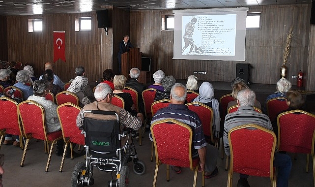 Huzurevi sakinlerine Bilinmeyen Taraflarıyla Atatürk konferansı