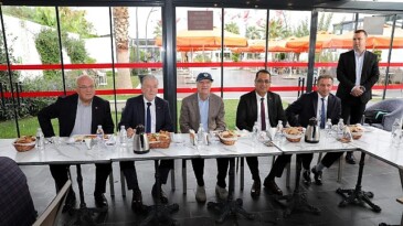 İESOB idaresi’nden lider Engin’e ziyaret