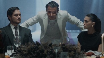 İki insanın kalbinin her şeye karşın birbiri için attığı aşk öyküsü..