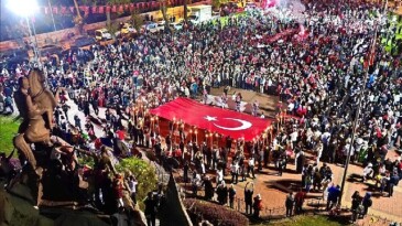 İnegöl’de 100. Yıl Coşkusu Caddelere Sığmadı