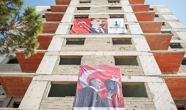 İzmir sarsıntısında ömrünü yitirenler unutulmadı