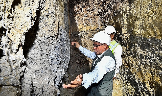 İzmir’i sarsıntıya sağlam hale getirmek için 90 hendekten 140 örnek alındı