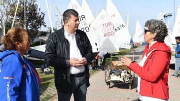 Kadıköy Belediyesi, Cumhuriyetimizin 100. yılına özel yelken yarışları düzenledi