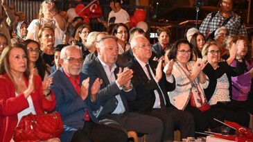 Karabağlar Belediyesi ve ADD Şubesi’nin düzenlediği 100 yıl kutlaması coşkuyla yapıldı