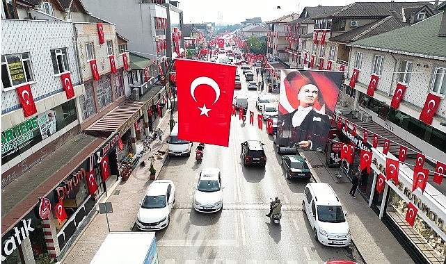 Kartepe’de sokaklar ulu bayrağımızla donatıldı