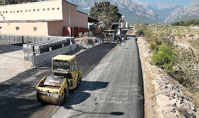 Kemer’de alt yapı sonrası asfalt çalışması başladı