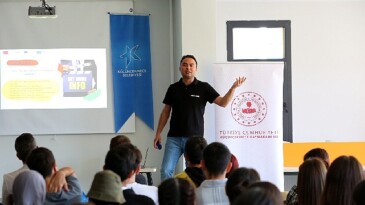 Küçükçekmeceli Gençler Erasmus Günlerine Ağır İlgi Gösterdi