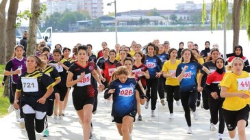 Küçükçekmeceli öğrenciler, cumhuriyet’in 100 yılı için koştular