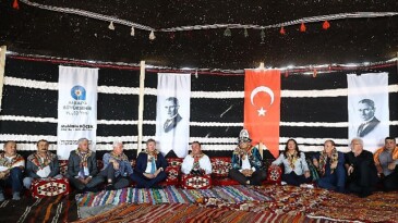Lider Böcek: “Milli kültürümüzü ve klasik kıymetlerimizi yaşatmaya davet ediyorum”