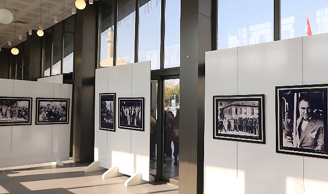 Lider Çerçioğlu Atatürk fotoğrafları standı’nın açılışını yaptı