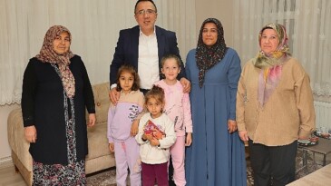 Lider Savran Şehit Ailelerini Ziyaret Etti