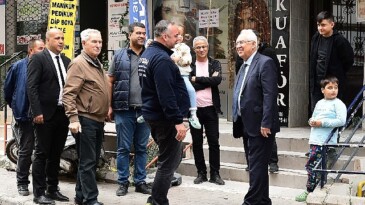 Lider Selvitopu halkla bağını koparmıyor