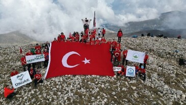 Osmangazili dağcıların ‘100. Yıl’ tepe tırmanışı