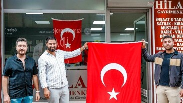 Seferihisar bayraklarla donatıldı