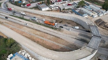 Solaklar kavşağı mimarisiyle dikkat çekiyor