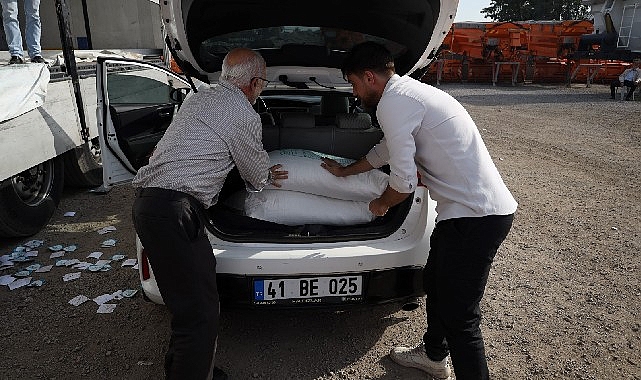 61 bin 885 arı kovanına şeker takviyesi