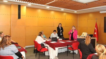 Antalya’nın bayan muhtar ve adayları eğitimde buluştu 