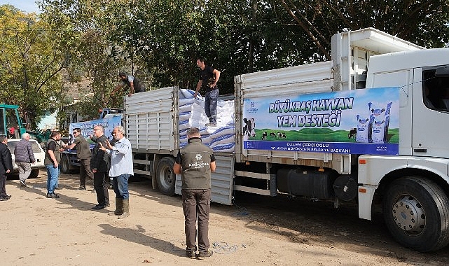 Aydın büyükşehir belediyesi’nden selden etkilenen üreticiye yem takviyesi