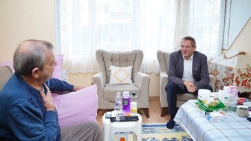 Ayvalık belediyesi’nden meskende sıhhat ve hasta nakil hizmeti