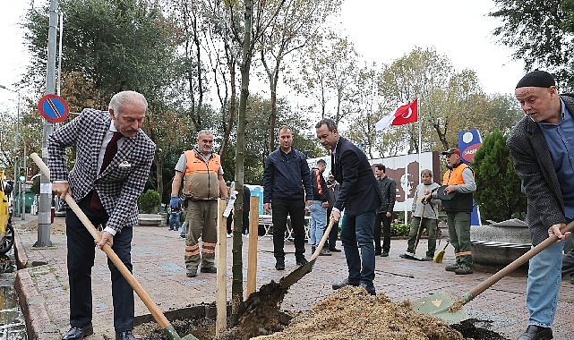 Bayrampaşa Belediyesi’nden Cumhuriyetin 100 yılına 2023 fidan