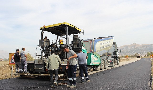 Büyükşehir’den Elmalı’ya köprü ve sıcak asfalt