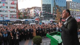 Çankaya belediyesi önünde Atatürk’e hürmet duruşu