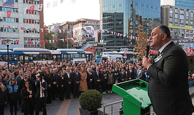 Çankaya belediyesi önünde Atatürk’e hürmet duruşu