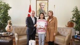 Dünya birincisi İzmirli Zümra Lider Soyer’le buluştu