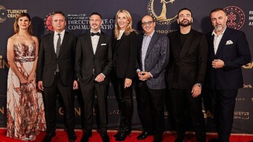 Dünyada birinci sefer bir Türk dizisinin prömiyeri Amerika’da yapıldı: Hollywood’da Şahsiyet rüzgârı esti!